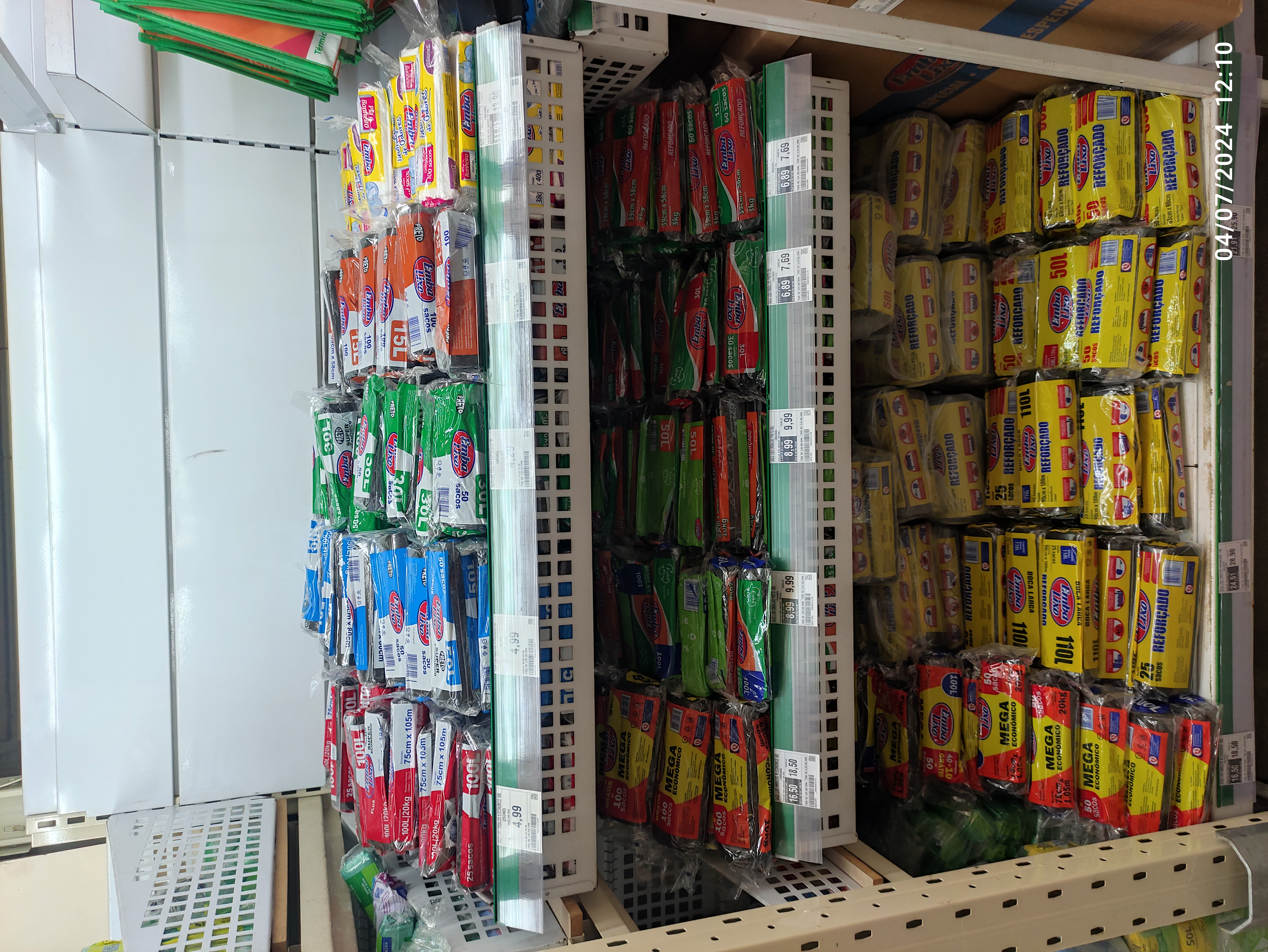 imagem da gondola de sacos de lixo, abastecida