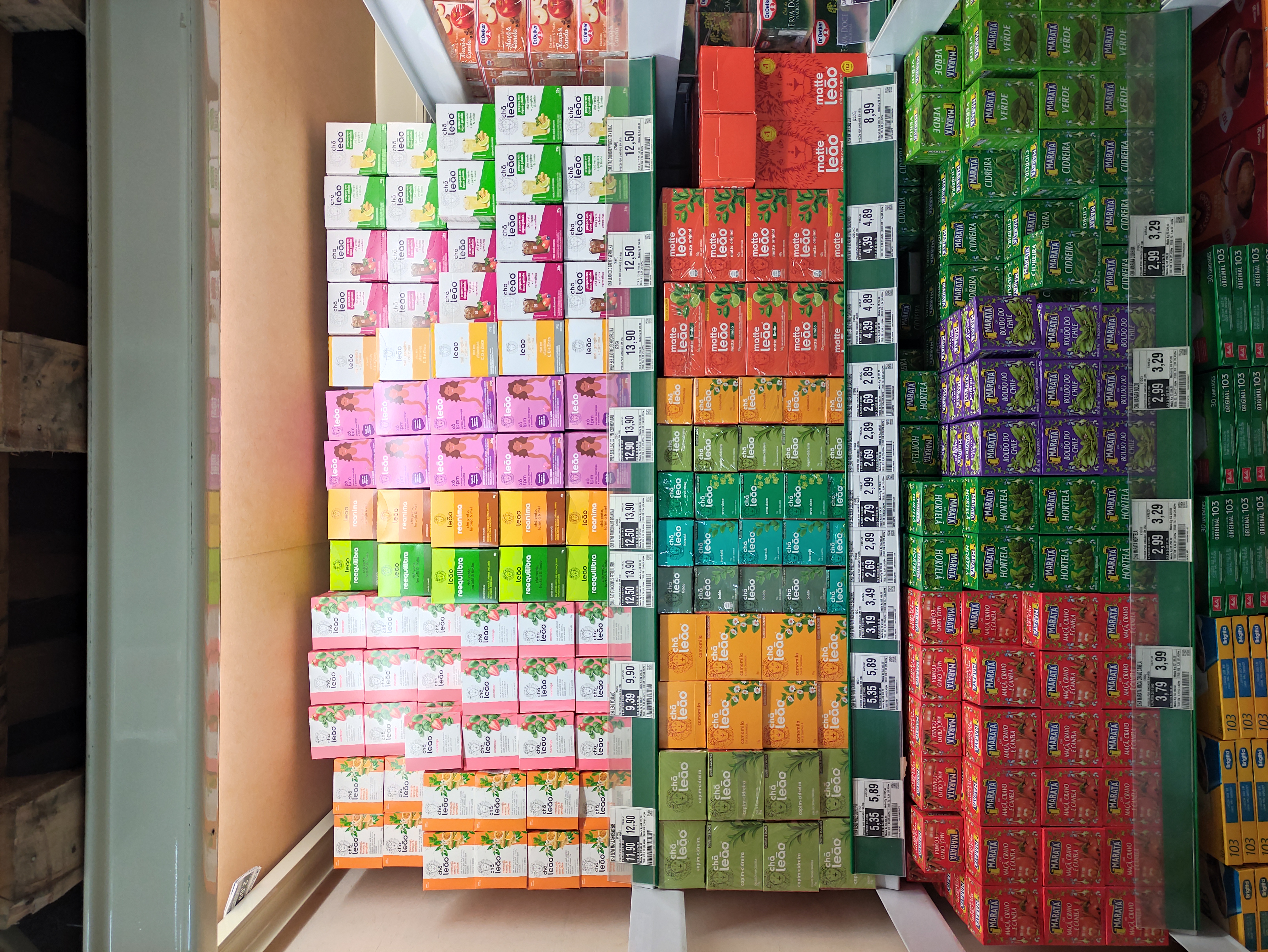 imagem da gondola de chá leão, abastecida